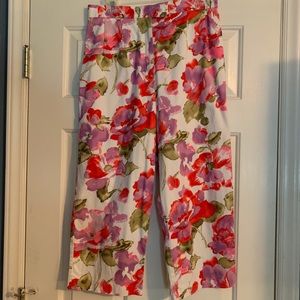 Bernard Holtzman flowered capris. Size 12  (small)